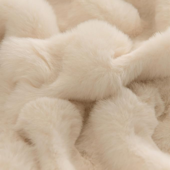 VM VOUGEMARKET Plush Faux Fur Couch Cover Thick Fluffy Fuzzy Sectional Sofa Cover Cream Beige Sofa Slipcover Soft Warm Throw Blanket for Couch Sofa Bed- Cream White,71" x 134"