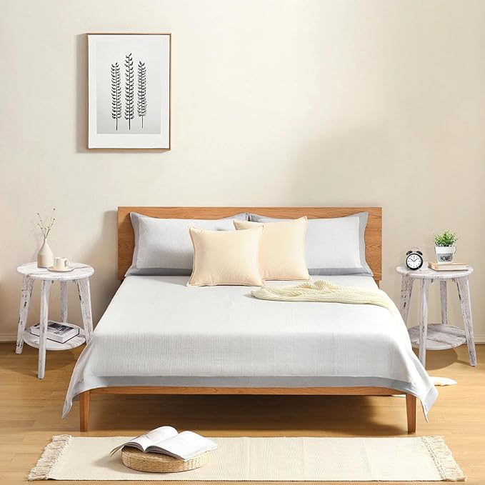 Farmhouse Round Side Table Rustic White Wooden End Table with Lower Shelf Vintage Nightstand Beside Table for Living Room Bedroom Small Spaces