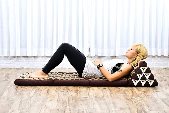Leewadee - Comfortable Japanese Floor Mattress - Thai Floor Bed with Triangle Cushion - Futon Mattress - Thai Massage Mat, 67 x 21 inches, Brown, Kapok Filling