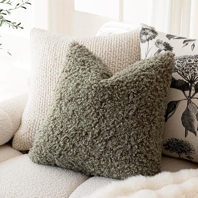 Foindtower 2 Pieces 24x24 Inch Sage Green, Faux Fur Throw Pillow Cover Accent Sherpa Pillow Fuzzy Soft Pillowcases Sheepskin Decorative Fleece Cushion Case for Bed Couch Living Room