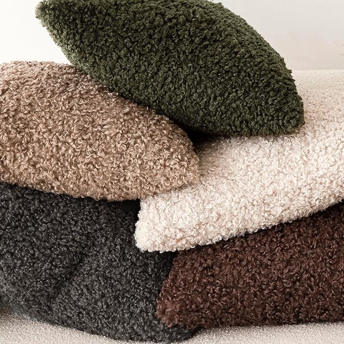 Foindtower 2 Pieces 22x22 Inch Cream Beige, Faux Fur Throw Pillow Cover Accent Sherpa Furry Pillow Covers Fuzzy Soft Pillowcases Cozy Sheepskin Decorative Fleece Cushion Case for Bed Couch Living Room